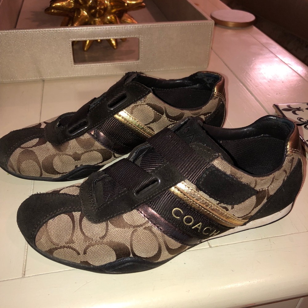 Gently worn Coach Criss Cross sneaker.